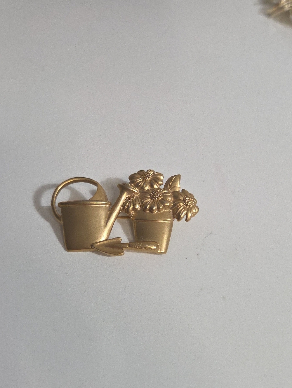 Avon Gold-Tone Watering Can & Flower Pot Brooch[083]